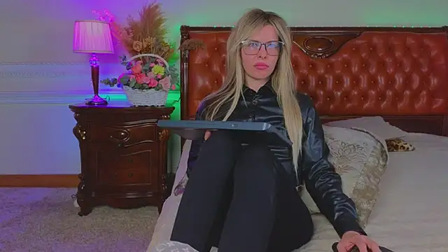 Real_Tini's cam snapshot