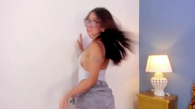 AlanaJones1's cam snapshot