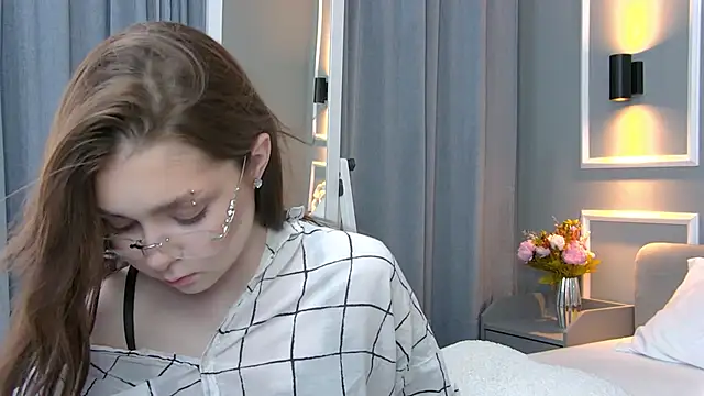 NatalieCroft's cam snapshot