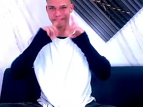 Liam_York_'s cam snapshot