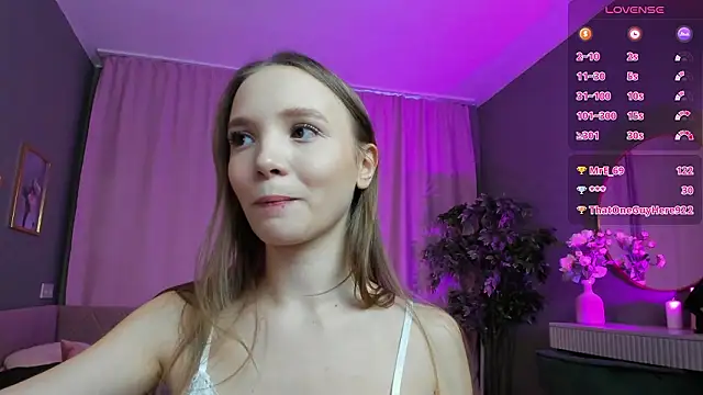 Adria_Arjona's cam snapshot