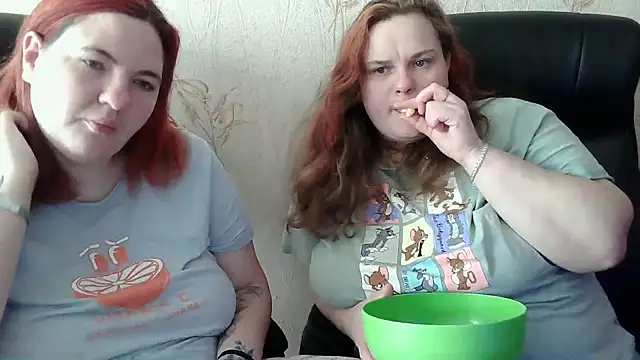 HollyXXXEva's cam snapshot