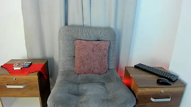 liily_moore's cam snapshot