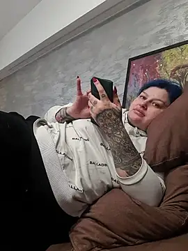 CurvyyAnna live sex cam