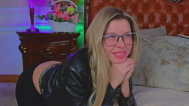 Real_Tini's cam snapshot