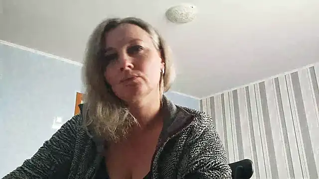 EdithManning's cam snapshot