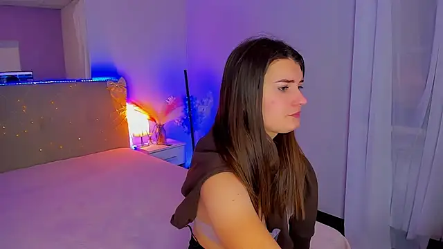 Laura_Leee's cam snapshot