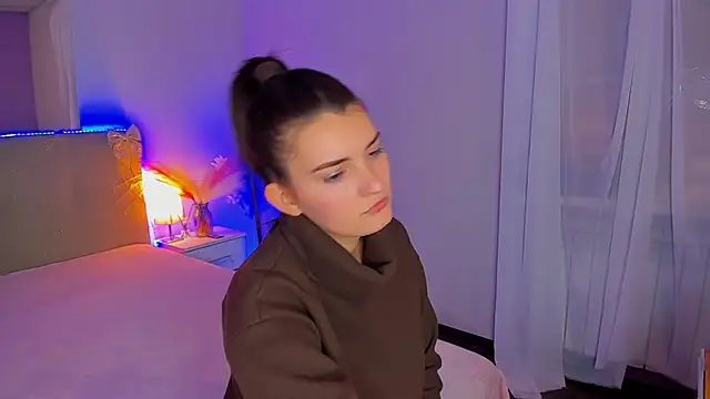 Laura_Leee's cam snapshot