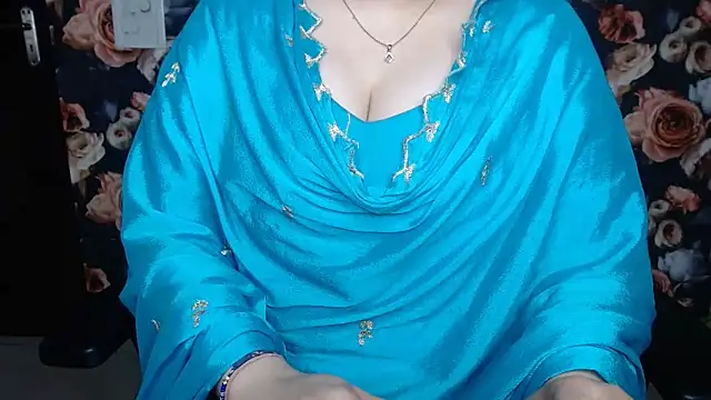 green_girl's cam snapshot