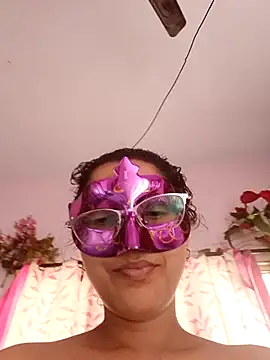 thanusi_2's cam snapshot