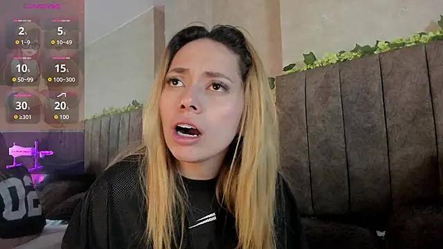 LanaMills_'s cam snapshot