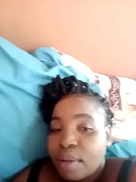 ShySexyBaddiexx's cam snapshot