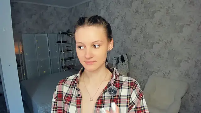 LianneBynon's cam snapshot