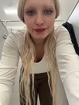 Milkyy_wway's cam snapshot