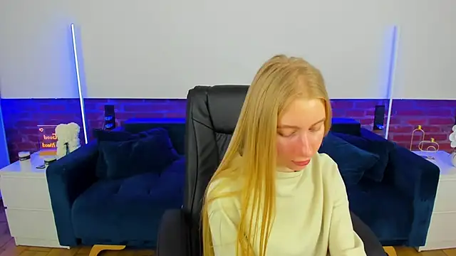 Alina_Blonde's cam snapshot