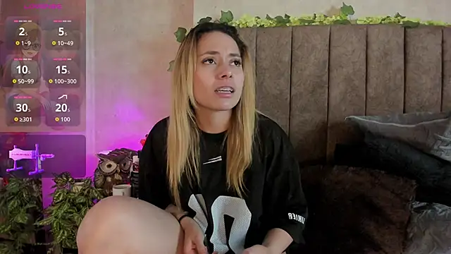 LanaMills_'s cam snapshot