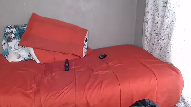 Lunalee's cam snapshot