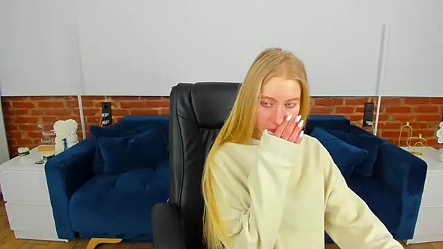 Alina_Blonde's cam snapshot