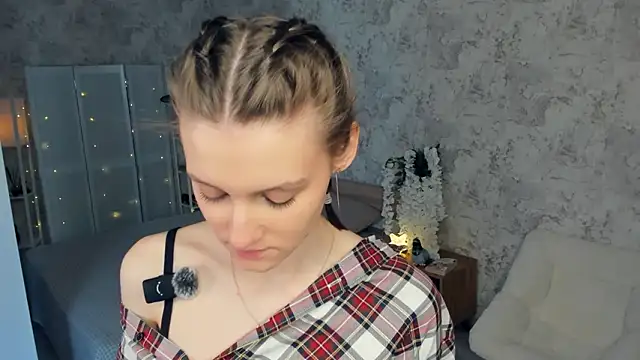 LianneBynon's cam snapshot