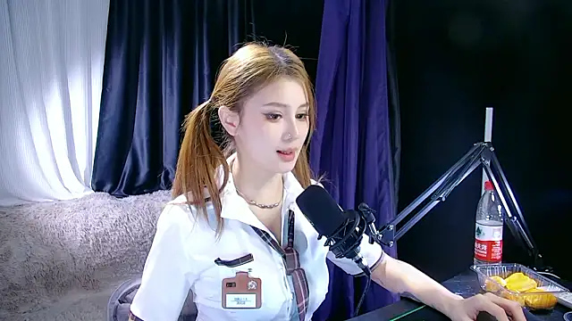 Yunny-888 live sex cam