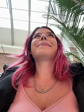 RiriRoseey's cam snapshot