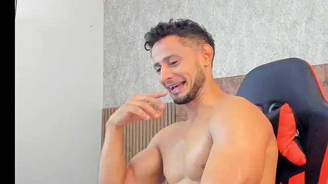 Adonys_Lewis_'s cam snapshot