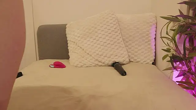 Luna_Riva's cam snapshot