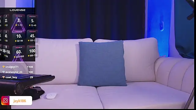 Guccy_Boy_Club live sex cam