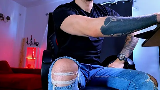 MightyAaron66 live sex cam