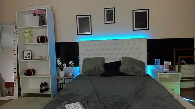 KiraNeeww's cam snapshot