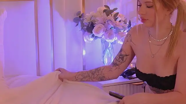 AriellaMelo live sex cam