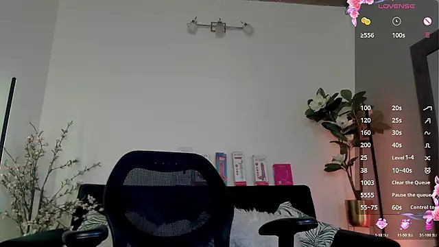 tyler_jones_'s cam snapshot