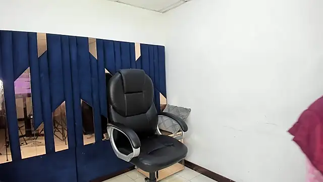 Aisha_hotts777's cam snapshot