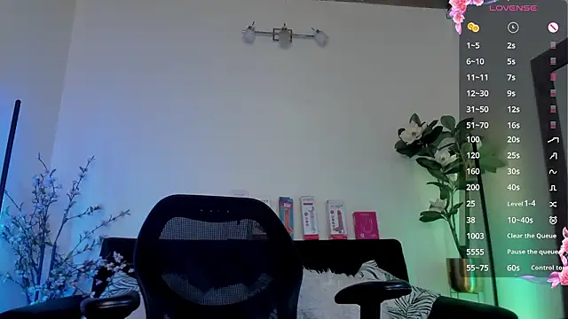 tyler_jones_'s cam snapshot