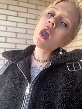 BlondeDoll_'s cam snapshot