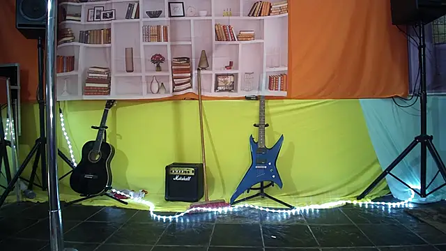 saucychocolate's cam snapshot