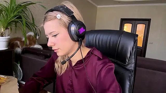 LadyFoxLove's cam snapshot