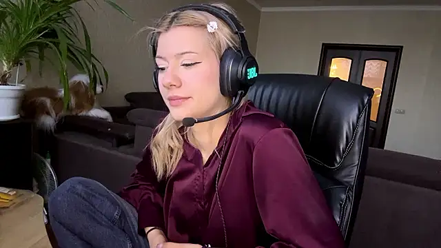 LadyFoxLove's cam snapshot