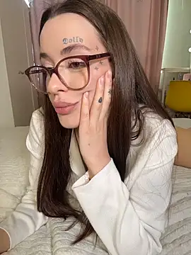 fuckdoll_18's cam snapshot