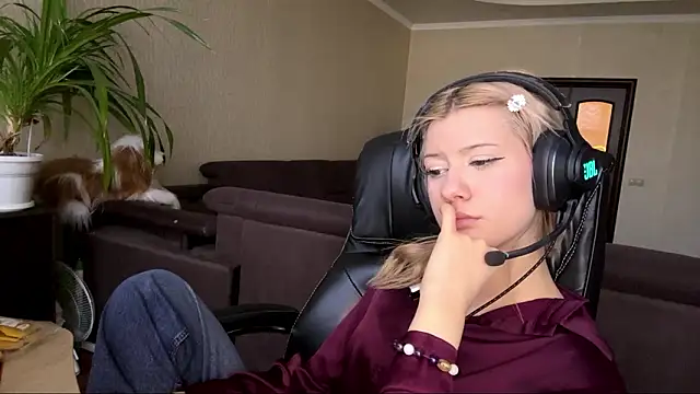 LadyFoxLove's cam snapshot