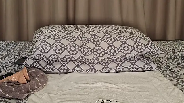 LucyNuty live sex cam