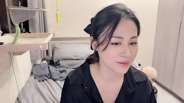 BabyOneDaily's cam snapshot