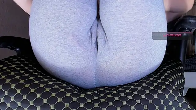 Cameltoe_squirt_inPants's cam snapshot