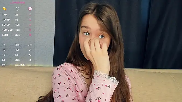 lovelyalivia's cam snapshot