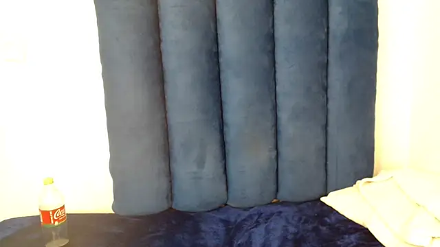 Ogle_'s cam snapshot