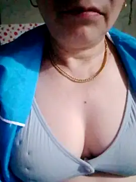 small-house123's cam snapshot