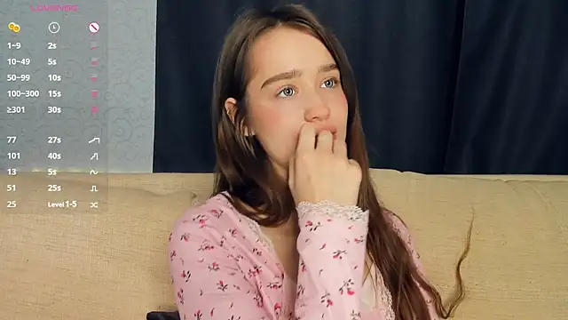 lovelyalivia's cam snapshot