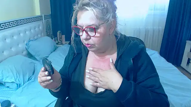 SonyaHotMilf live sex cam