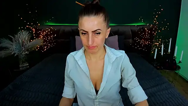 Rebecca_Diamond's cam snapshot