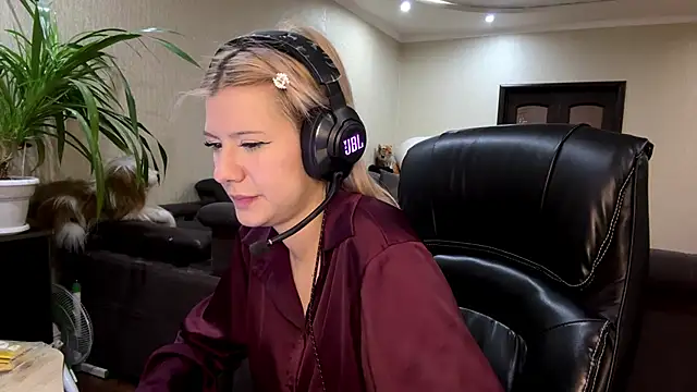 LadyFoxLove's cam snapshot